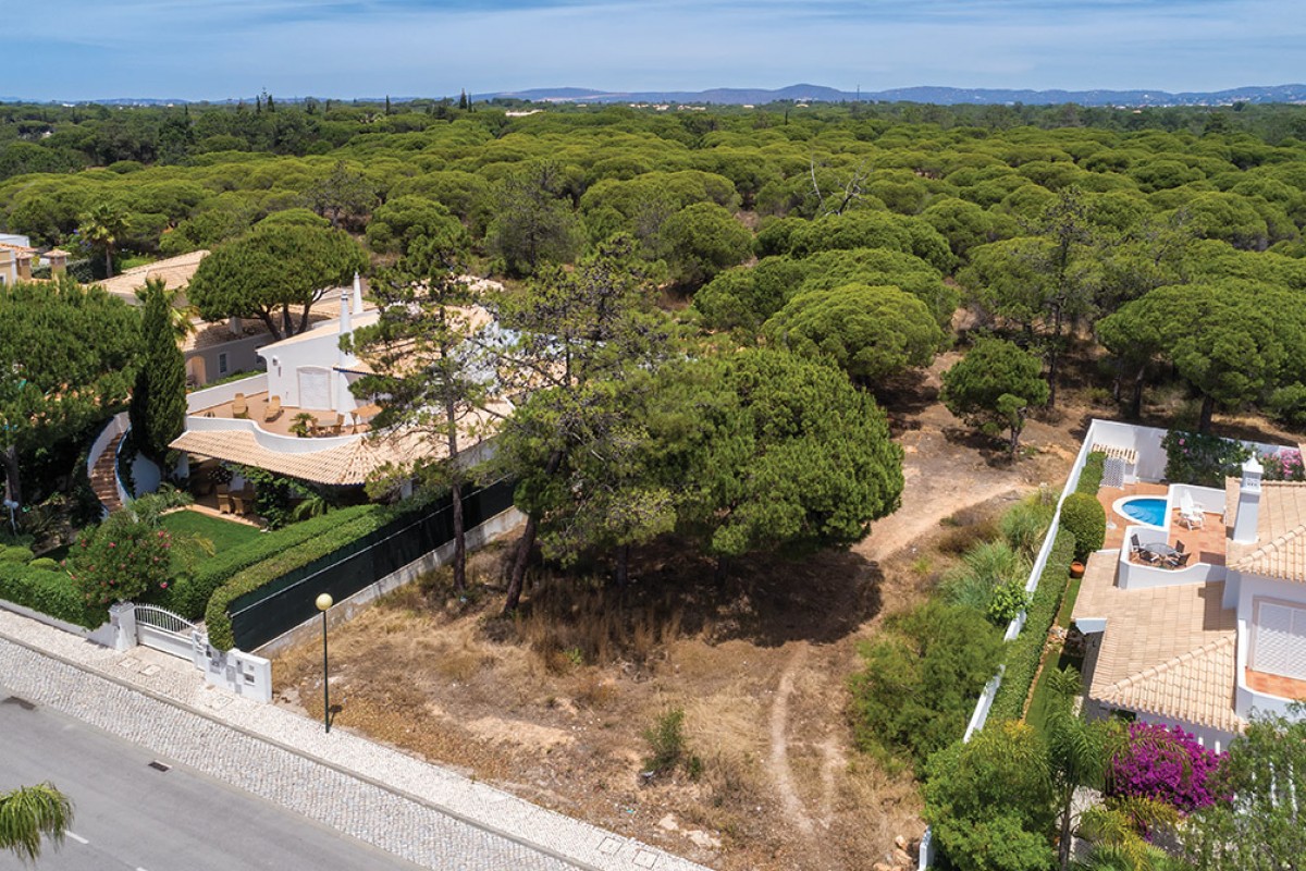 241m² Land in Almancil, Portugal No. 107399