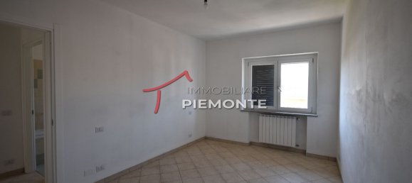 3 rooms Apartment in Fontaneto d'Agogna, Italy No. 170006 4