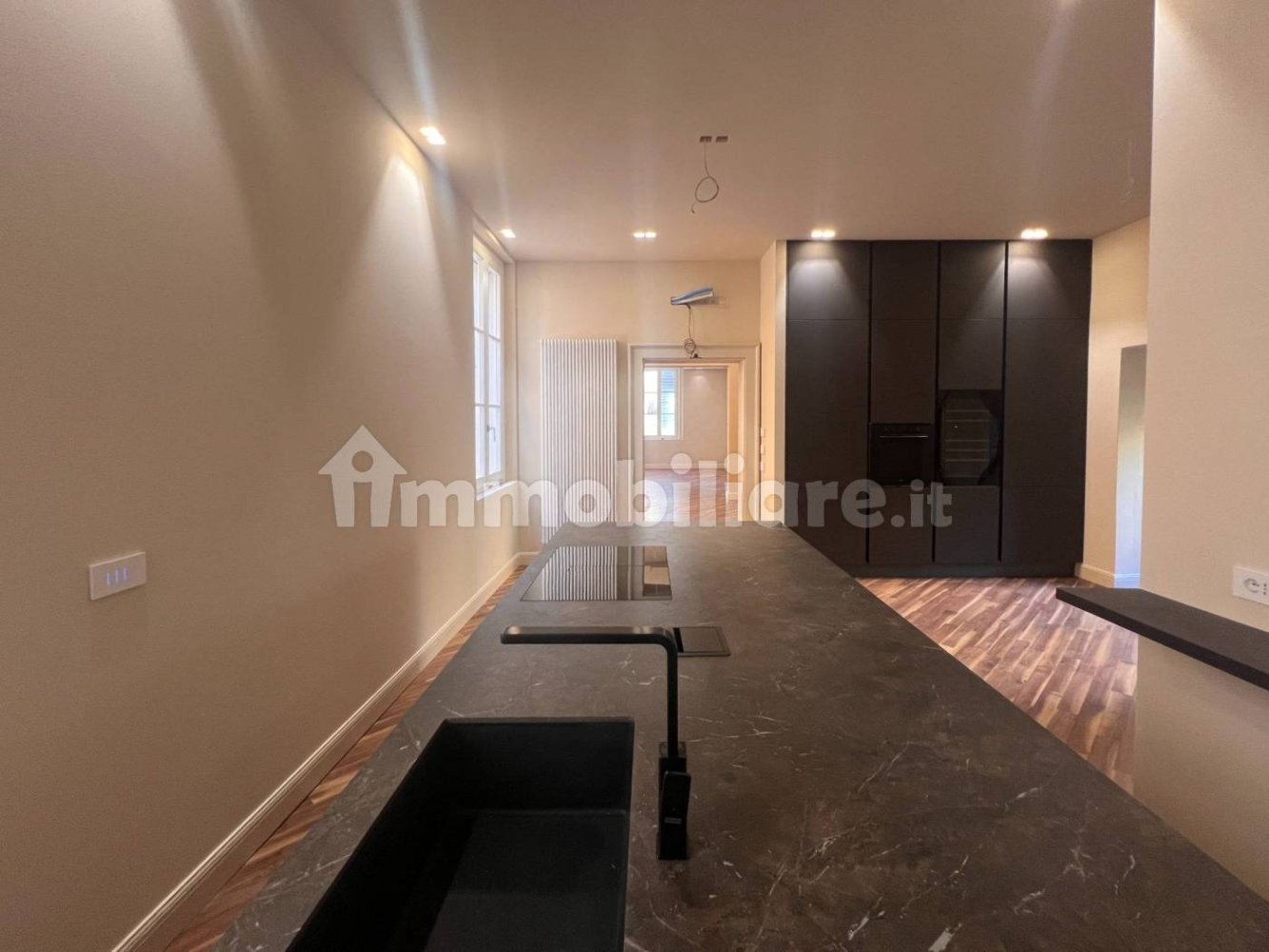 Квартира с 2 спальнями в Модена, Италия № 379663