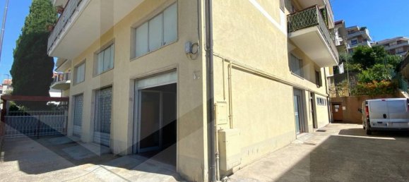 Almacén de 4 habitaciónes en Pescara, Italy No. 27778 6