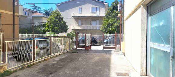 Almacén de 4 habitaciónes en Pescara, Italy No. 27778 2