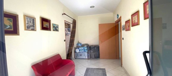Almacén de 4 habitaciónes en Pescara, Italy No. 27778 5