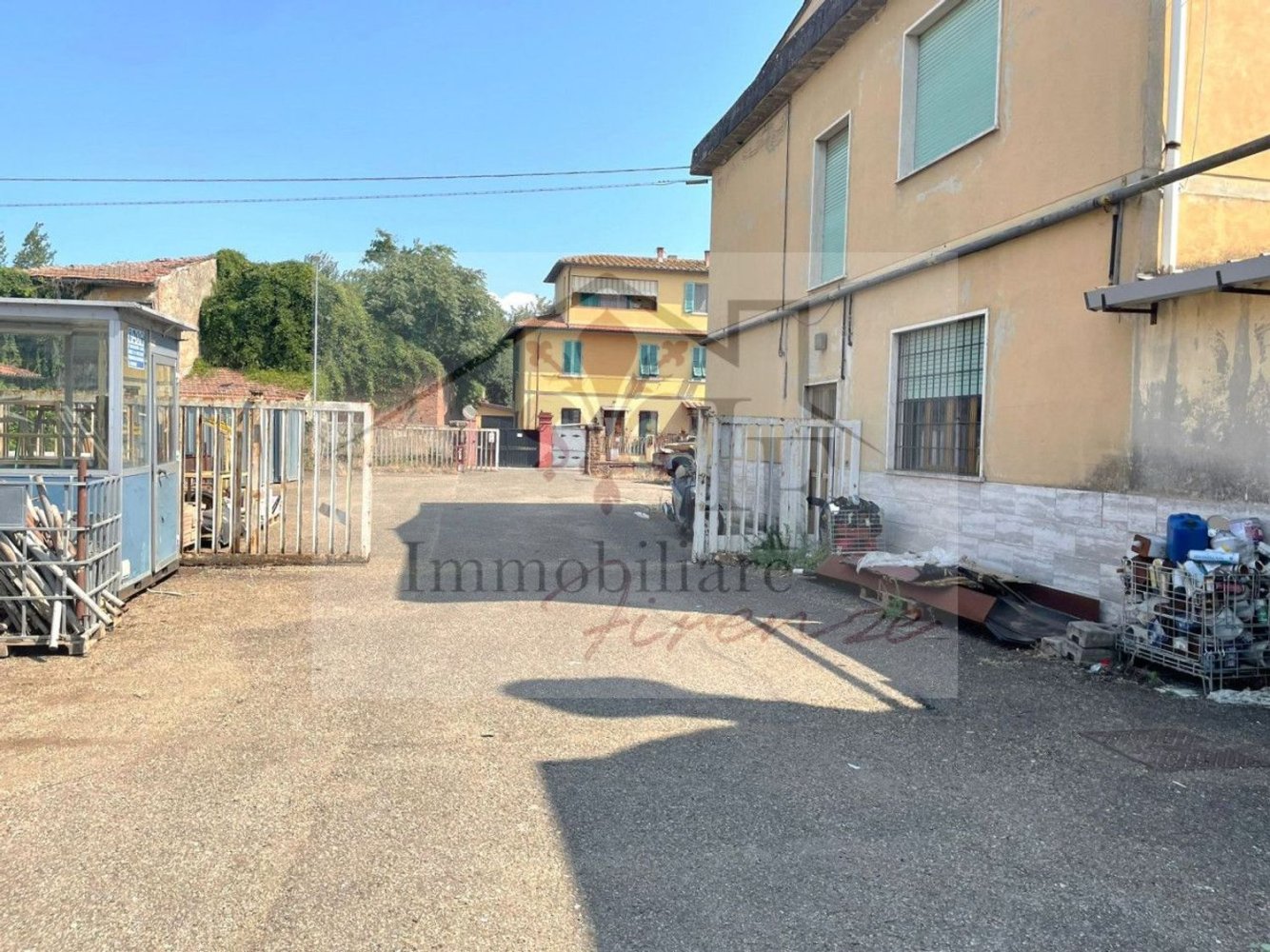  مستودع في Campi Bisenzio, Italy 250متر مربع رقم 298024
