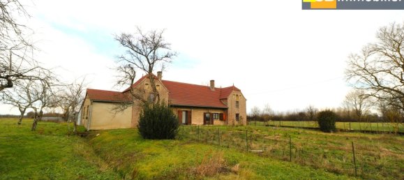 Casa de 4 dormitorios en Saint-Germain-du-Bois, France No. 204579 3