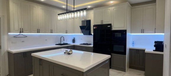 4 Schlafzimmer Wohnung in Nasimi, Azerbaijan, Nr. 1593 2