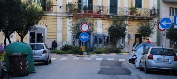 1-Zimmer Gewerbliche Immobilie in Bari, Italy, Nr. 309136 4