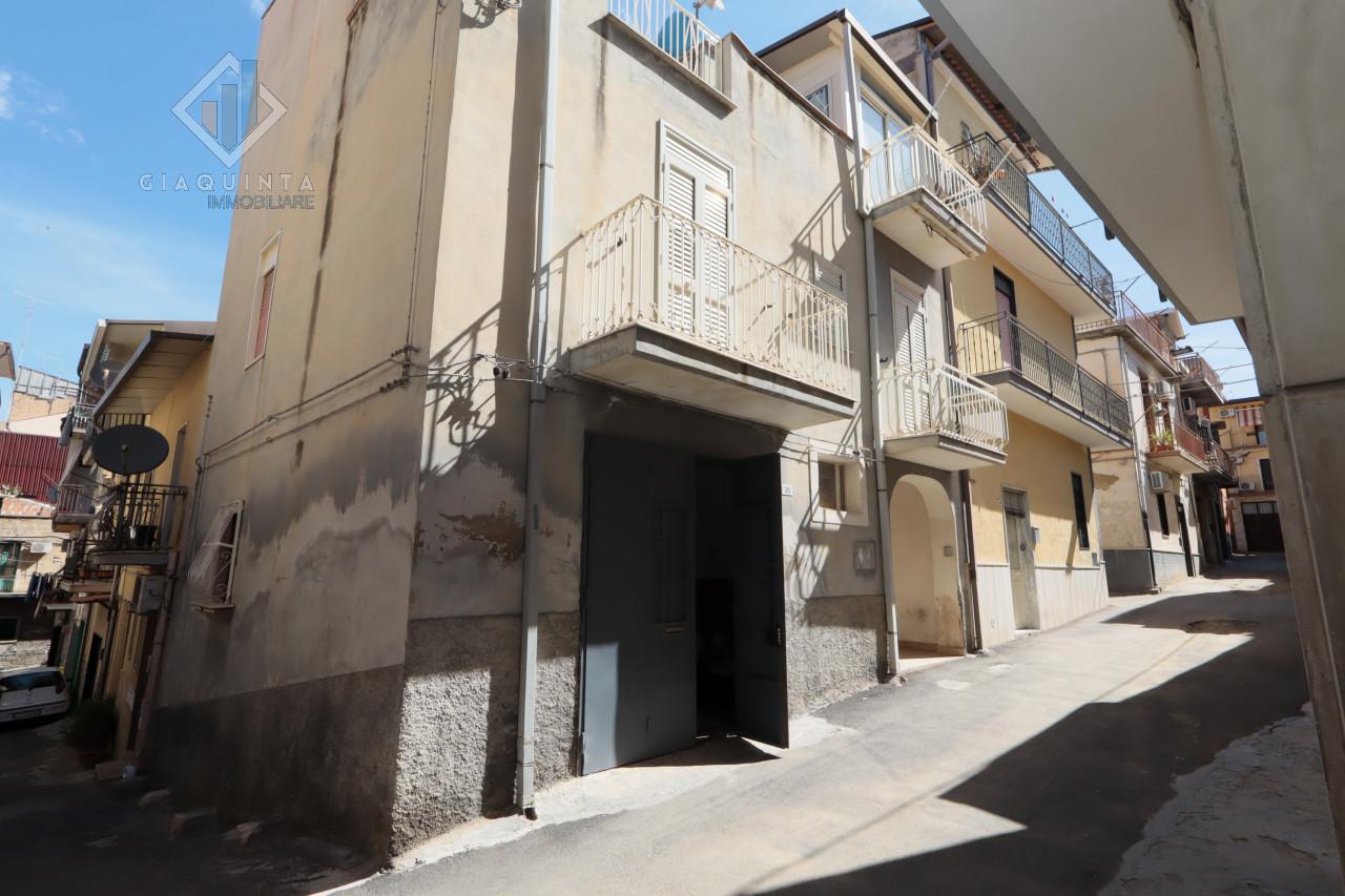 3 rooms House in Palagonia, Italy No. 230973