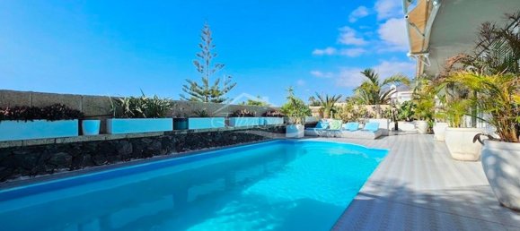 Villa de 4 dormitorios en Adeje, Spain No. 126341 3