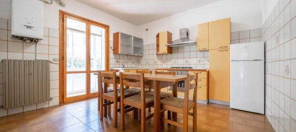 5 rooms Apartment in Cervia, Italy No. 37082 4