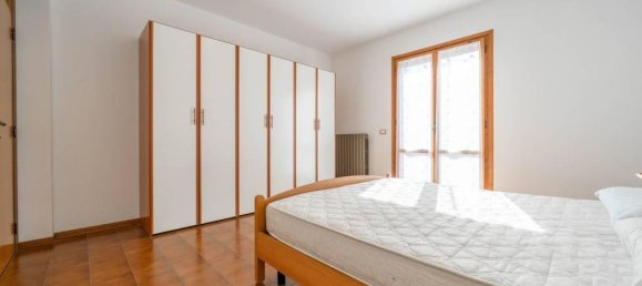 5 rooms Apartment in Cervia, Italy No. 37082 18