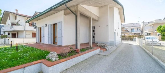 5 rooms Apartment in Cervia, Italy No. 37082 27