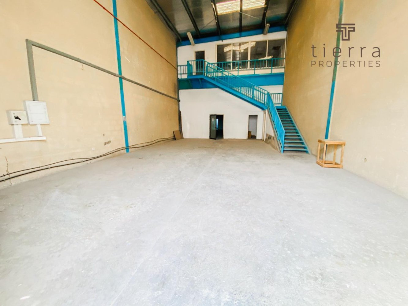 495.6m² Warehouse in Al Quoz, UAE No. 22298