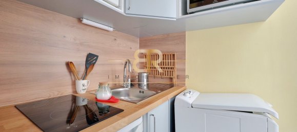 Studio in Paris, France No. 177800 3