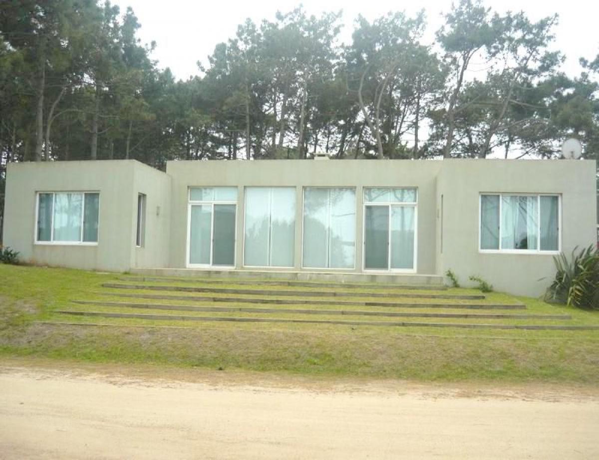 3 bedrooms House in Maldonado, Uruguay No. 6637