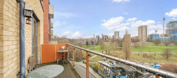 2 bedrooms Apartment in London, United Kingdom No. 7618 9