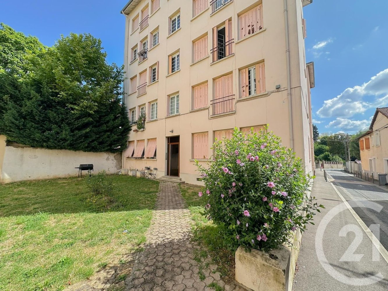 Apartamento de 3 dormitorios en Rhone, France No. 302269