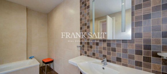 Bungalow de 3 dormitorios en Swieqi, Malta No. 1358 14