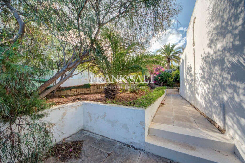 Bungalow de 3 dormitorios en Swieqi, Malta No. 1358