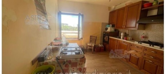 5 rooms Apartment in Latina, Italy No. 28915 4
