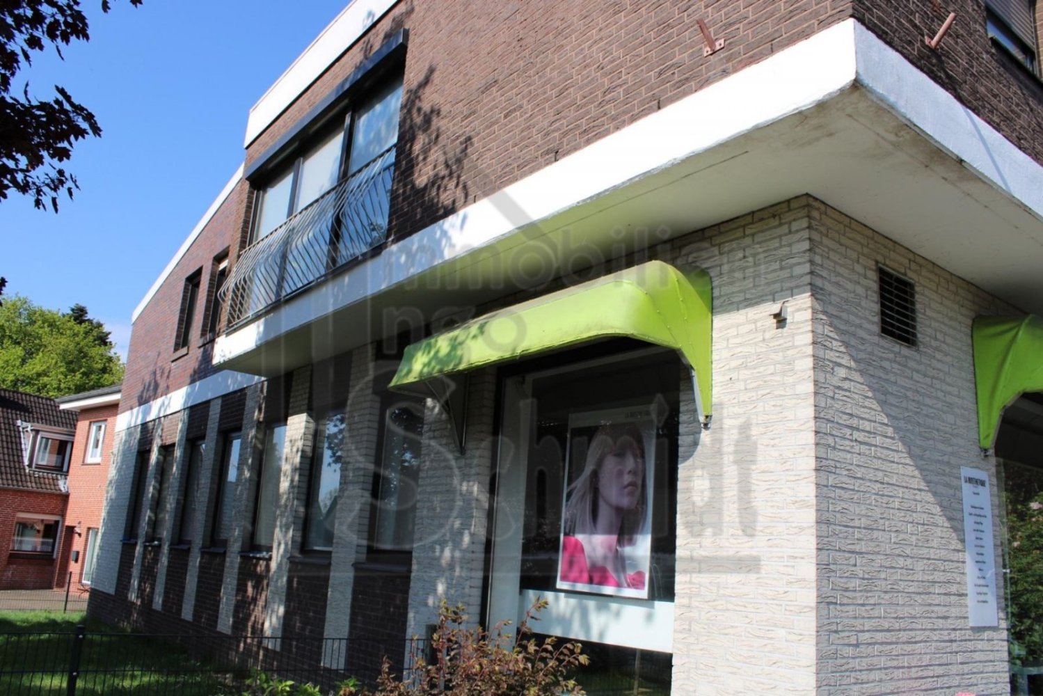 2 bedrooms Commercial property in Leer, Germany No. 187297