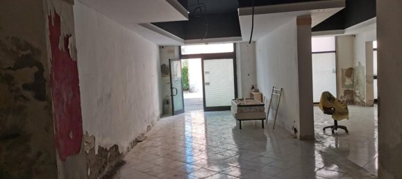 70m² Commercial property in Poggibonsi, Italy No. 95654 3