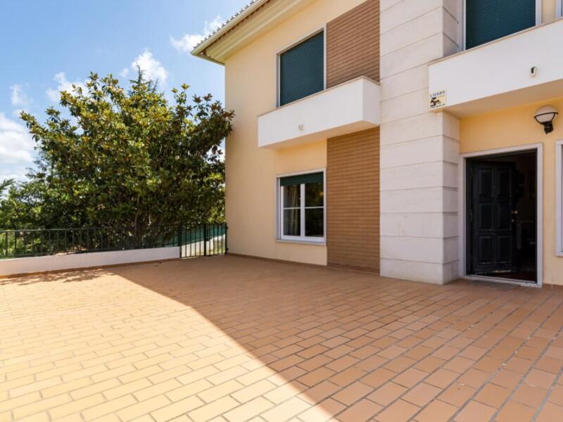 4 bedrooms Villa in Cascais, Portugal No. 247724