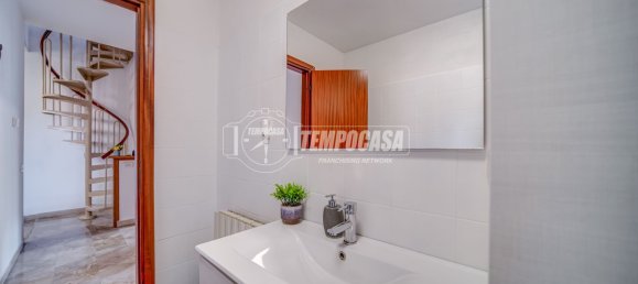 2 Schlafzimmer Wohnung in Cassano Magnago, Italy, Nr. 328711 16