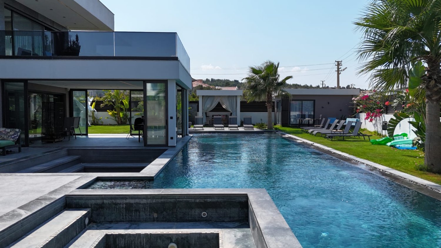 Villa 12+1 in Cesme, Turkey No. 40574