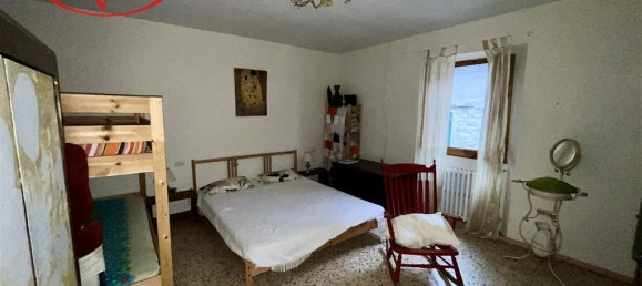 5 rooms House in Loro Ciuffenna, Italy No. 238243 9