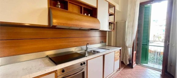 4 rooms Apartment in Florence, Italy No. 34709 8