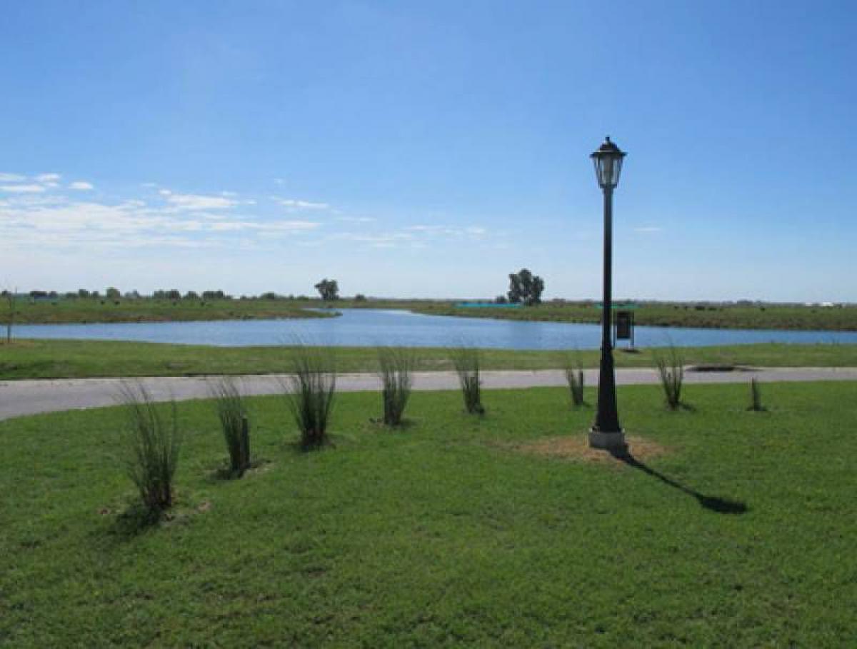 3 bedrooms House in Escobar, Argentina No. 61979