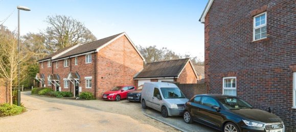 2 bedrooms House in Crawley, United Kingdom No. 6267 16