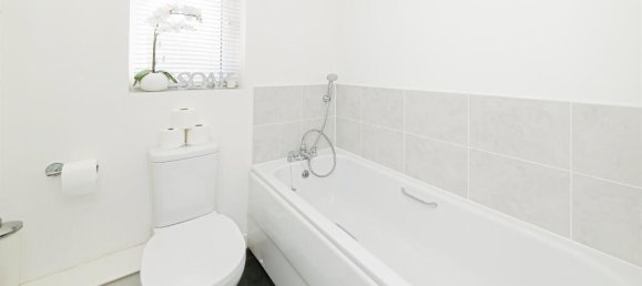 2 bedrooms House in Crawley, United Kingdom No. 6267 12