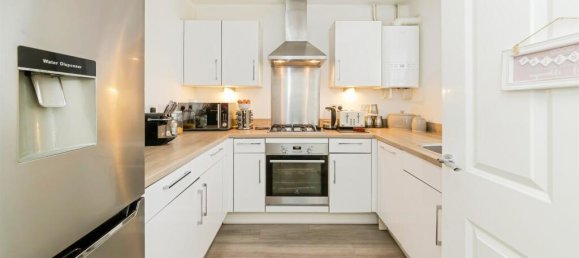 2 bedrooms House in Crawley, United Kingdom No. 6267 3