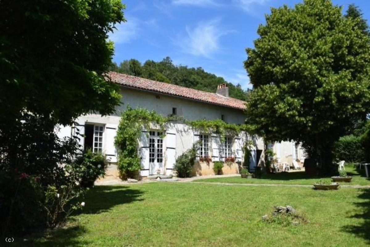 5 bedrooms House in Civray, France No. 22412