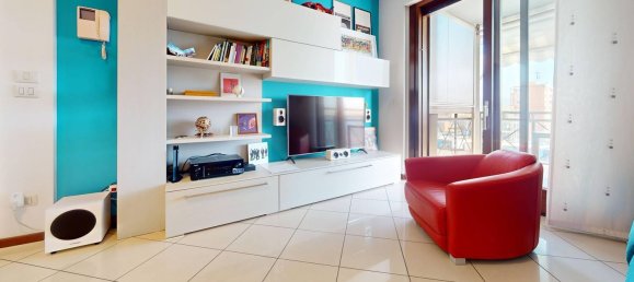 3 rooms Apartment in Turin, Italy No. 193232 3