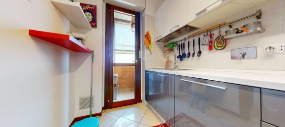 3 rooms Apartment in Turin, Italy No. 193232 5