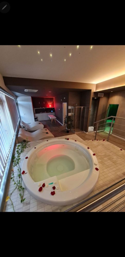 150m² Commercial property in Casoli, Italy No. 254856