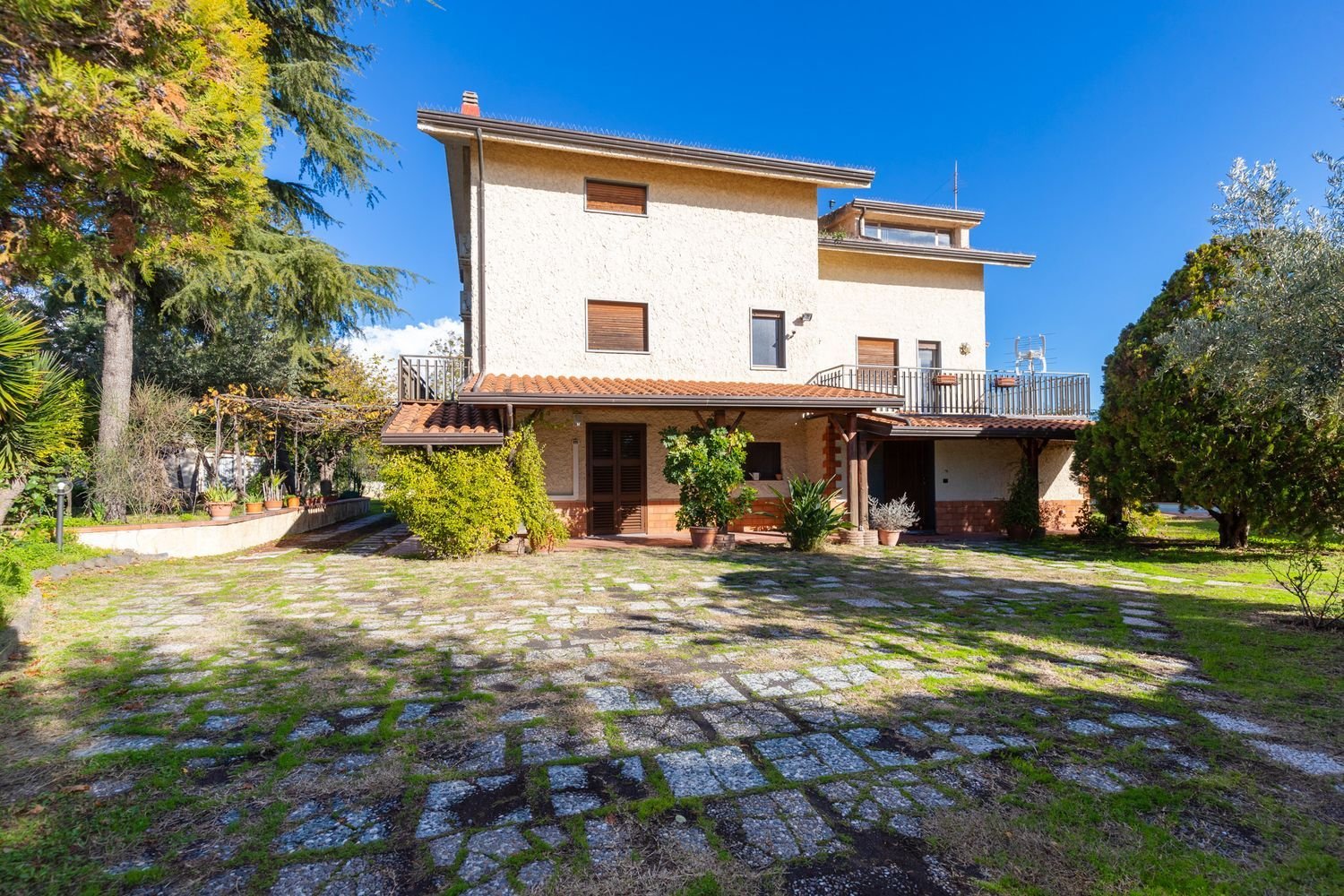 12-Zimmer Villa in Mascalucia, Italy, Nr. 179515
