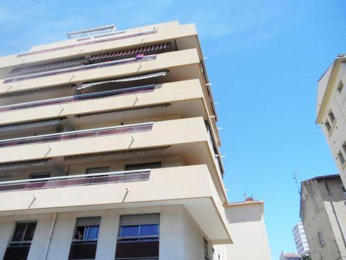 3 bedrooms Condo in Toulon, France No. 13685