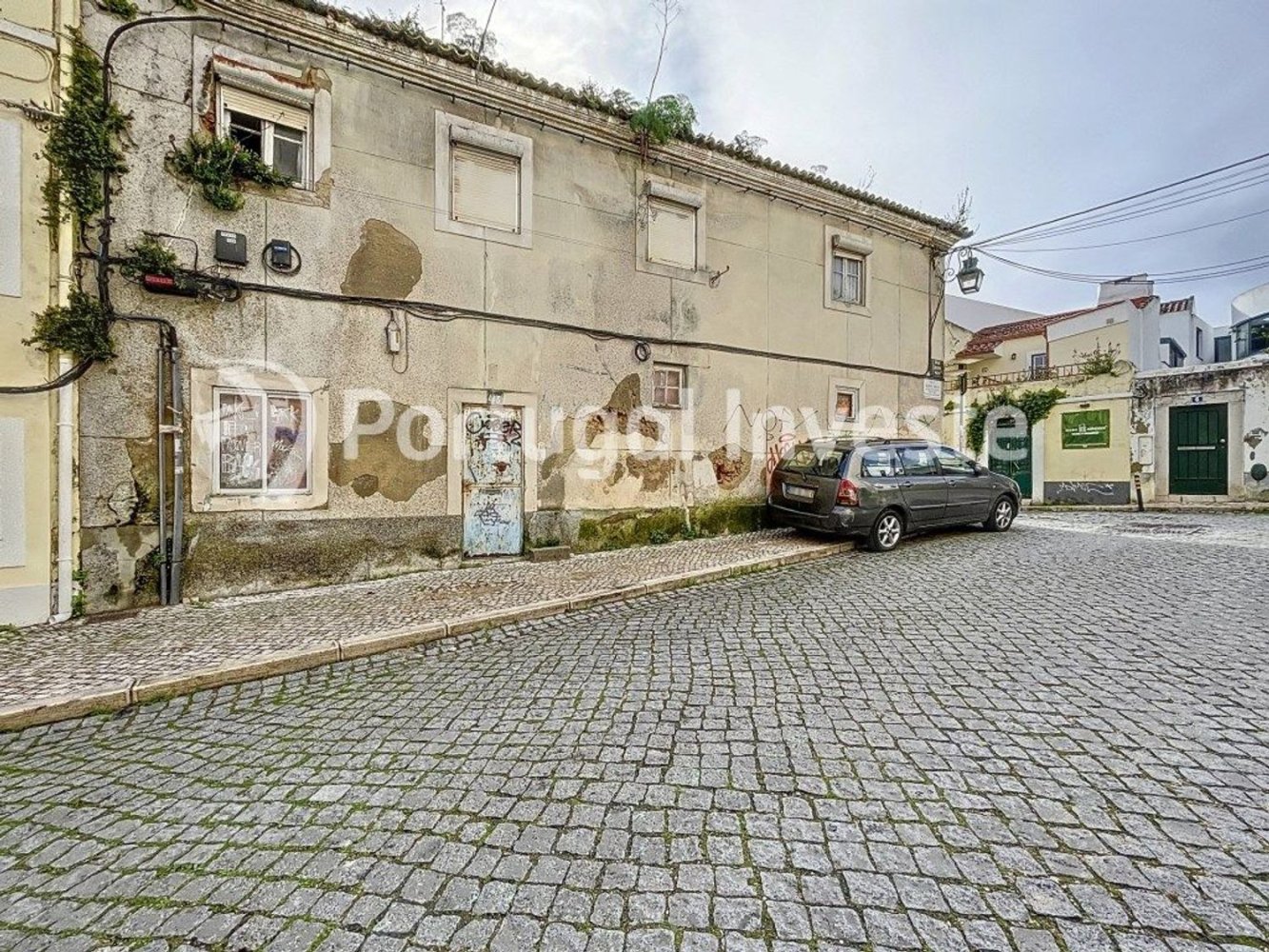 Edificio en Almada, Portugal 356 m² No. 242360