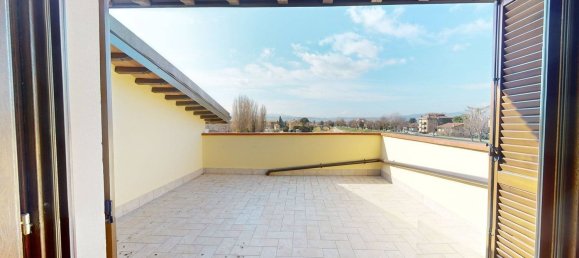 5 rooms Penthouse in Foligno, Italy No. 83626 3