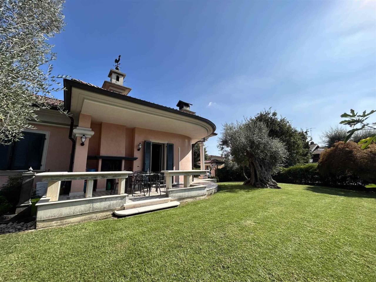9 rooms Villa in Rodengo Saiano, Italy No. 125583