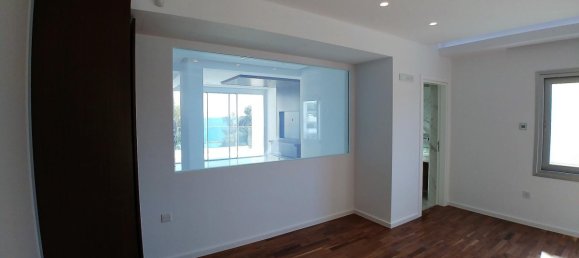 3 bedrooms Apartment in Limassol, Cyprus No. 1947 4