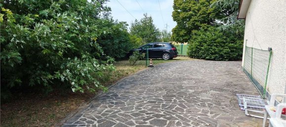 8 rooms House in Castelnuovo Rangone, Italy No. 298836 2