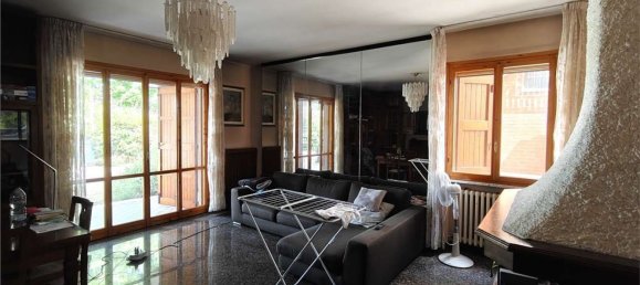8 rooms House in Castelnuovo Rangone, Italy No. 298836 5