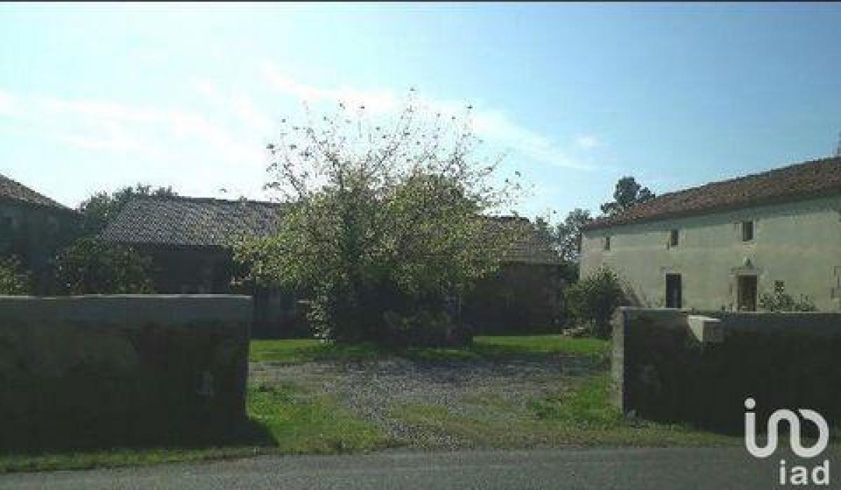 4 bedrooms House in Luchapt, France No. 29196