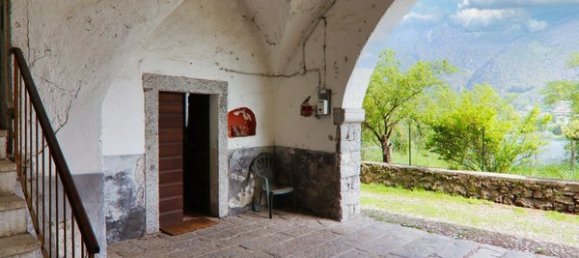 17 rooms Castles in Idro, Italy No. 91819 50