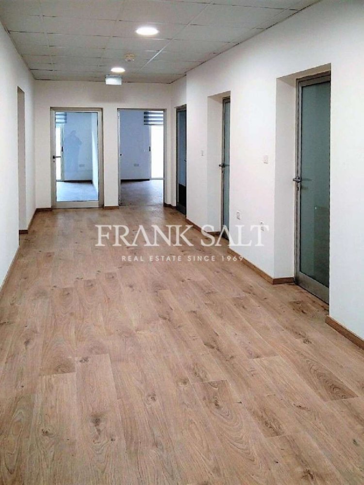 200m² Office in Sliema, Malta No. 12974