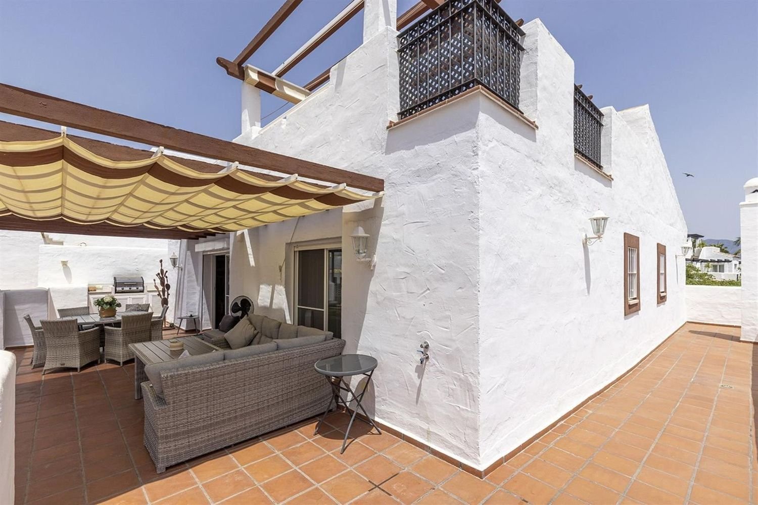 Dúplex de 3 dormitorios en Marbella, Spain No. 201994